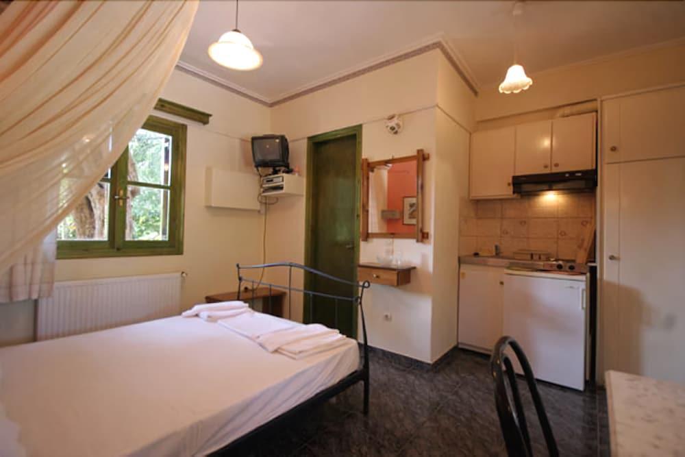 Alexaria Holidays Apartments Frinion ภายนอก รูปภาพ